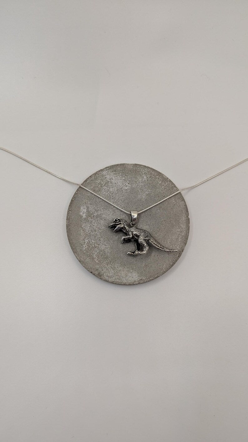 Colgante Dinosaurio T-Rex en Plata 925 – Joyería Prehistórica