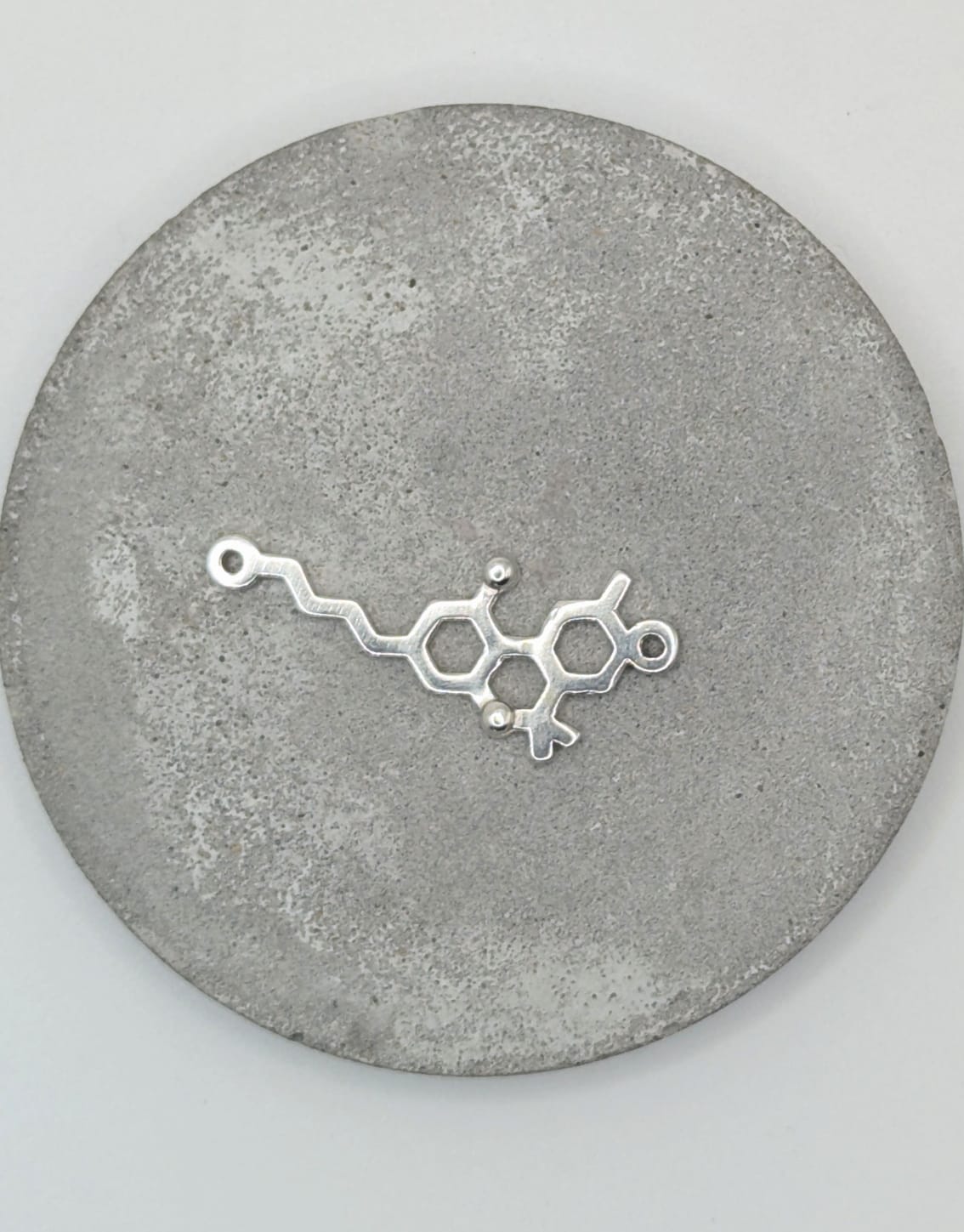 Collar Molécula THC – Paz y Relajación en Plata 925