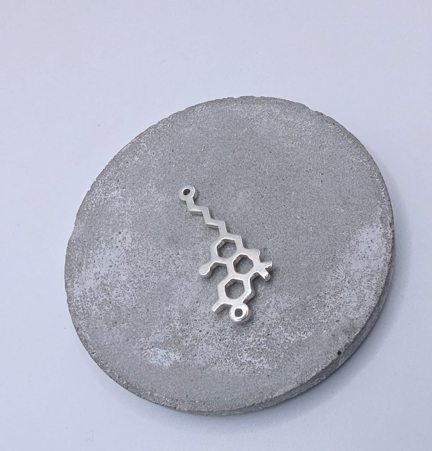 Collar Molécula THC – Paz y Relajación en Plata 925