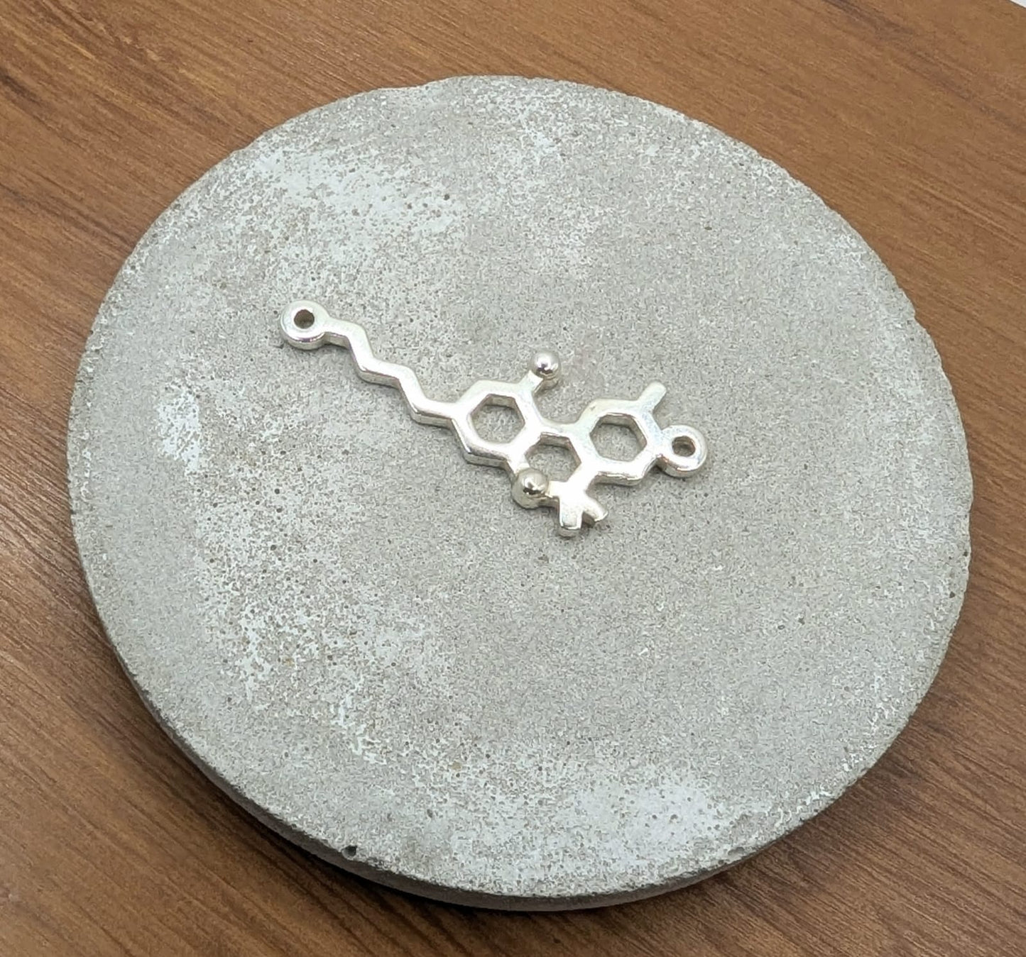 Collar Molécula THC – Paz y Relajación en Plata 925