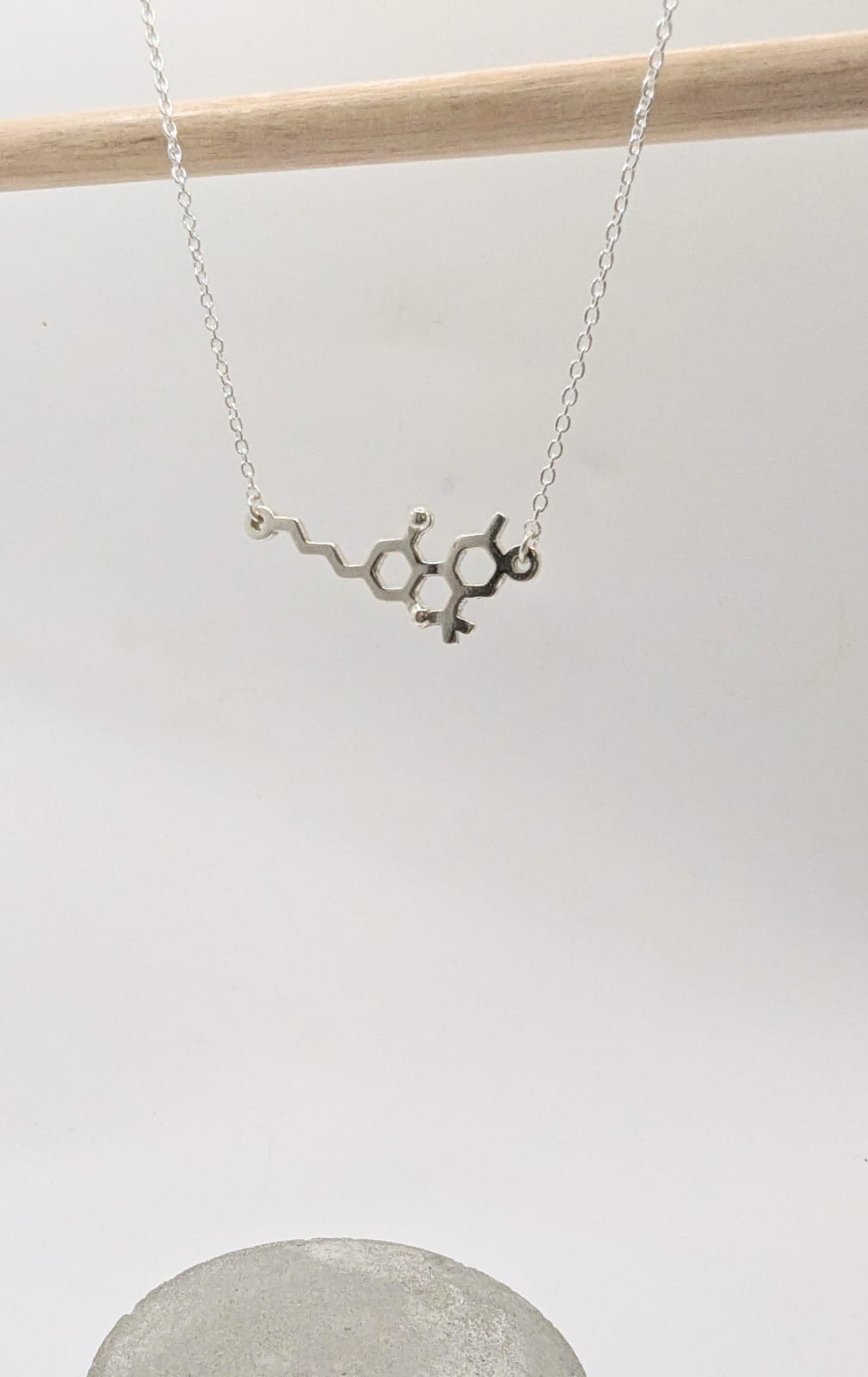 Collar Molécula THC – Paz y Relajación en Plata 925