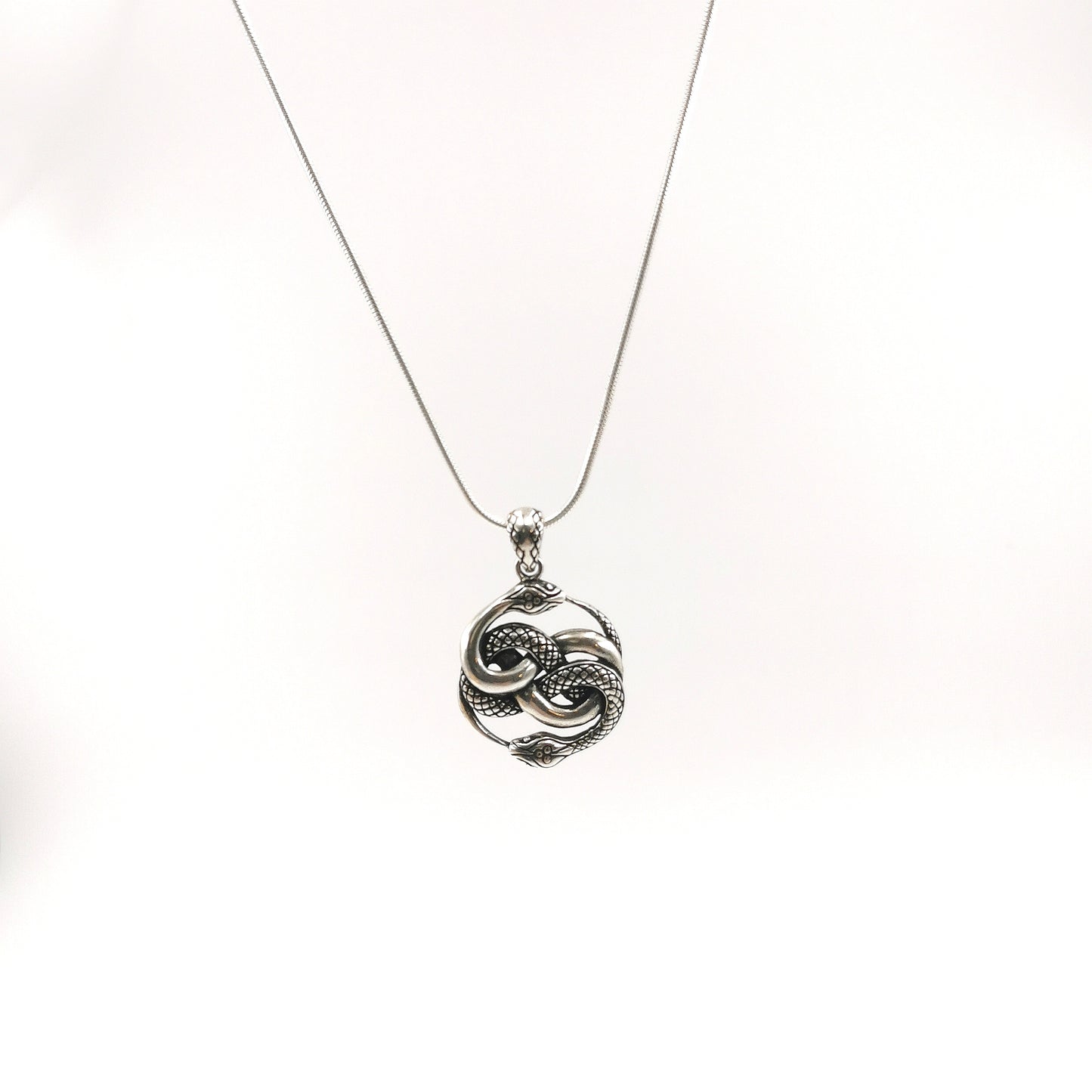 Colgante de Plata 925 Auryn — Serpiente Infinita / Amuleto del Neverending Story — Tamaño Pequeño o Grande