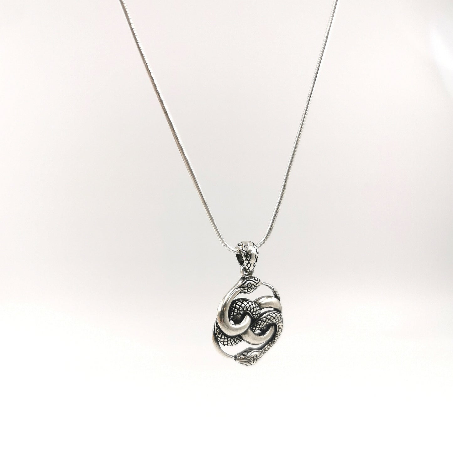 Colgante de Plata 925 Auryn — Serpiente Infinita / Amuleto del Neverending Story — Tamaño Pequeño o Grande