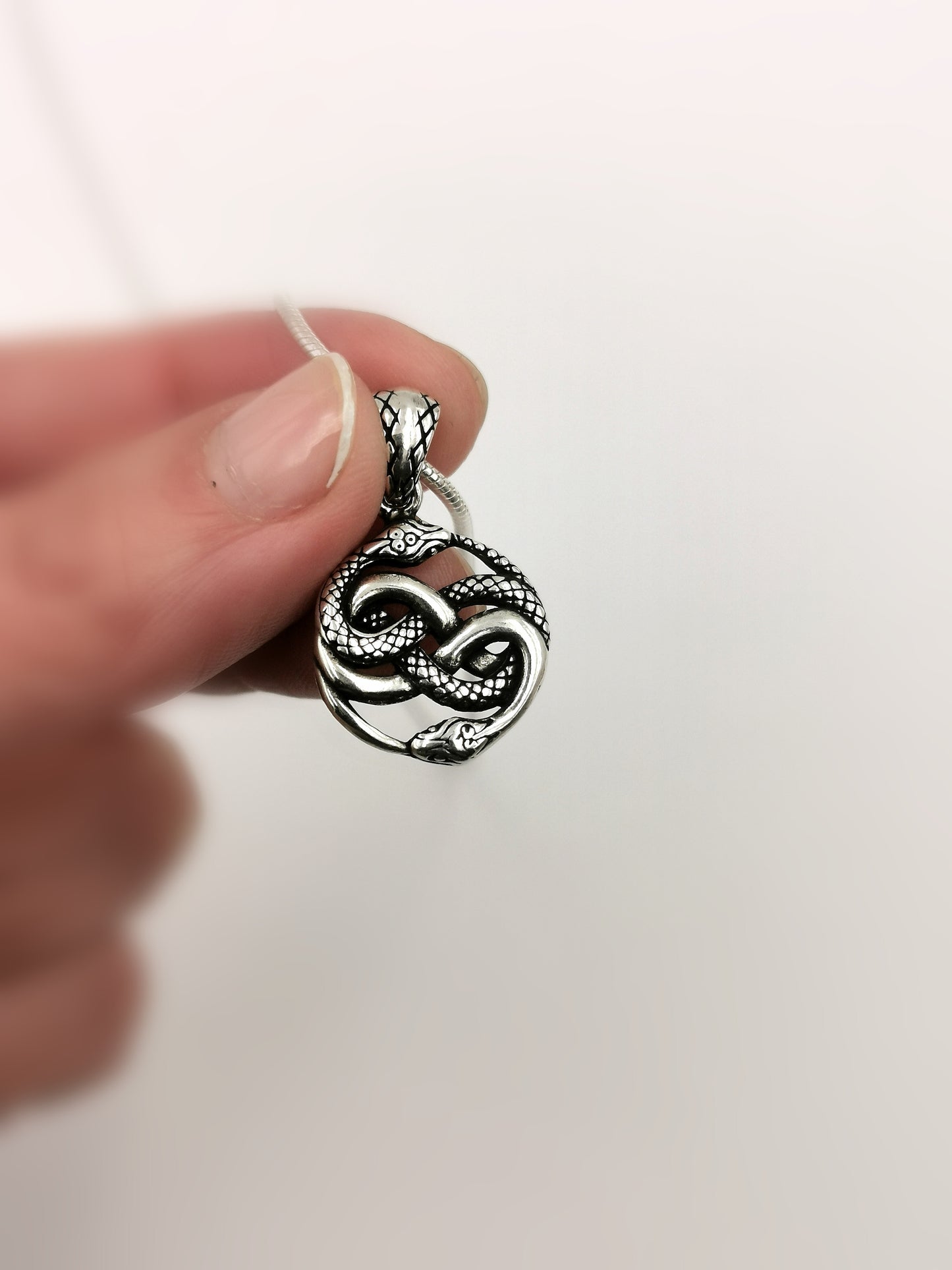 Colgante de Plata 925 Auryn — Serpiente Infinita / Amuleto del Neverending Story — Tamaño Pequeño o Grande