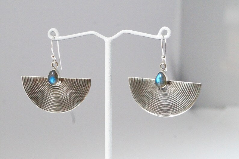 Aros Abanico de Media Luna en Plata 925 con Piedra Luna Arcoíris
