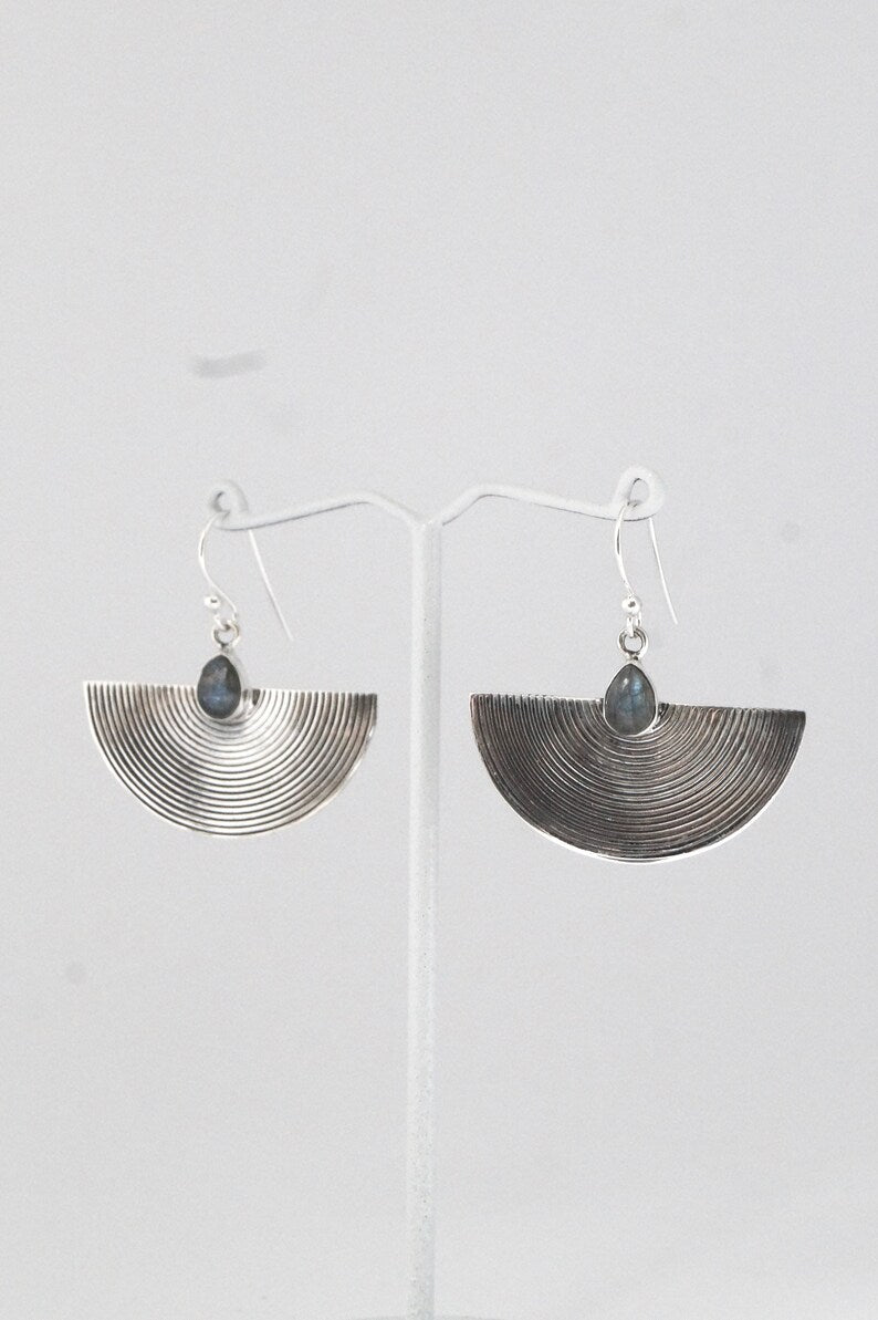 Aros Abanico de Media Luna en Plata 925 con Piedra Luna Arcoíris