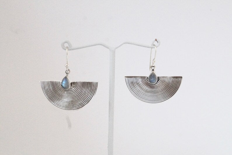 Aros Abanico de Media Luna en Plata 925 con Piedra Luna Arcoíris