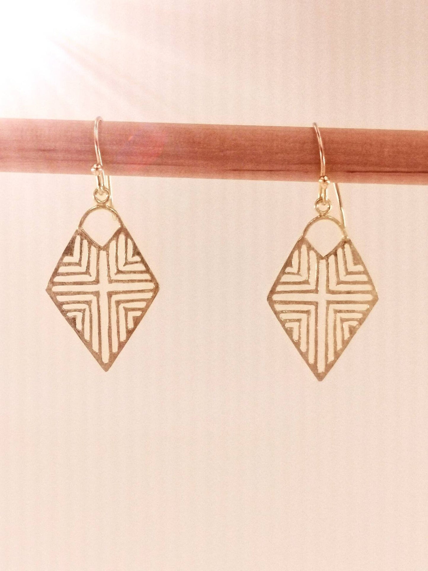 Aros Tribales con Diseño de Rombo Bañados en Oro 18K