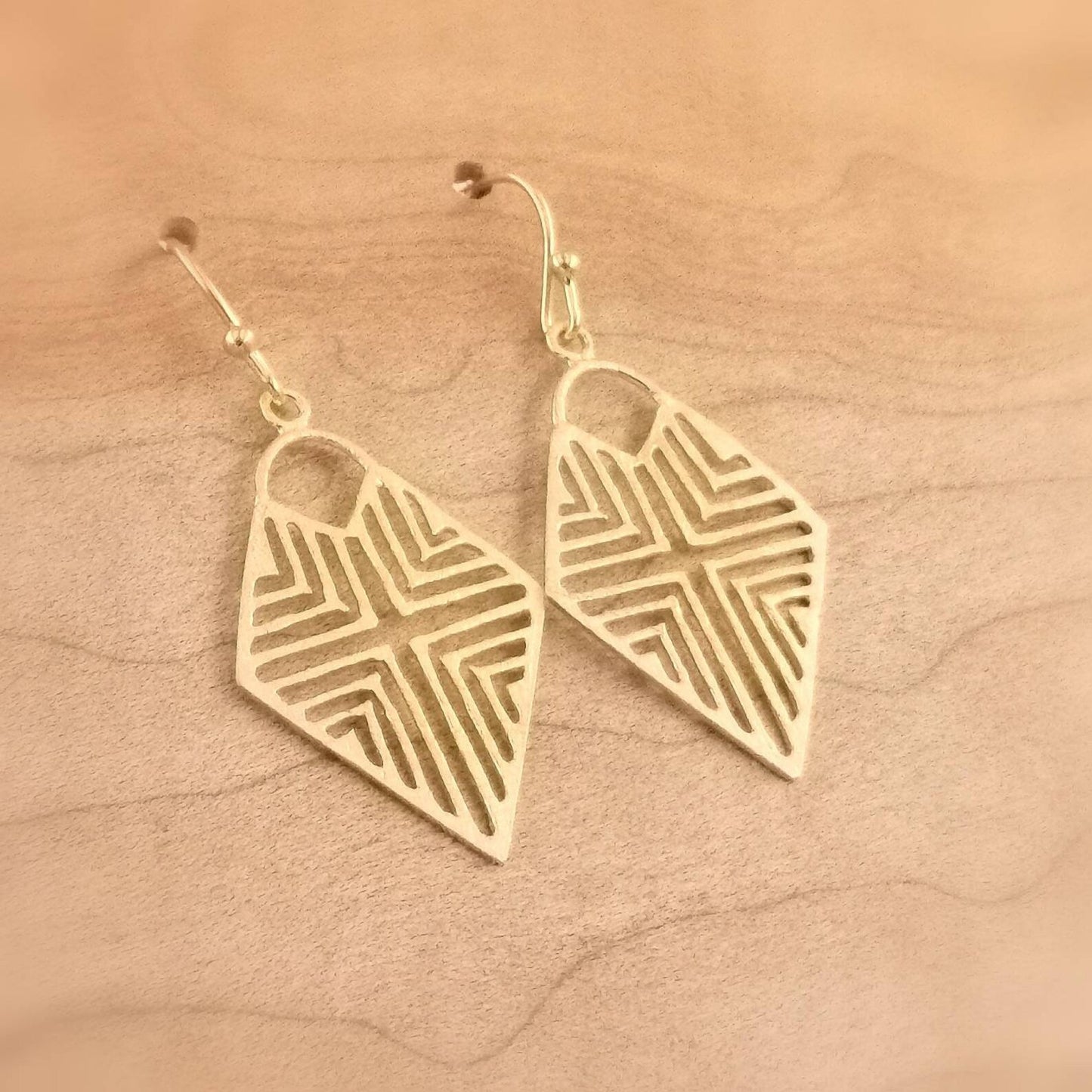 Aros Tribales con Diseño de Rombo Bañados en Oro 18K