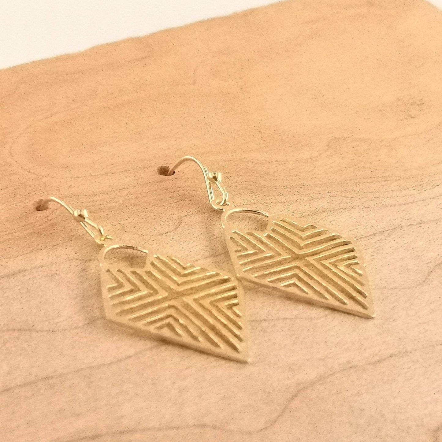 Aros Tribales con Diseño de Rombo Bañados en Oro 18K