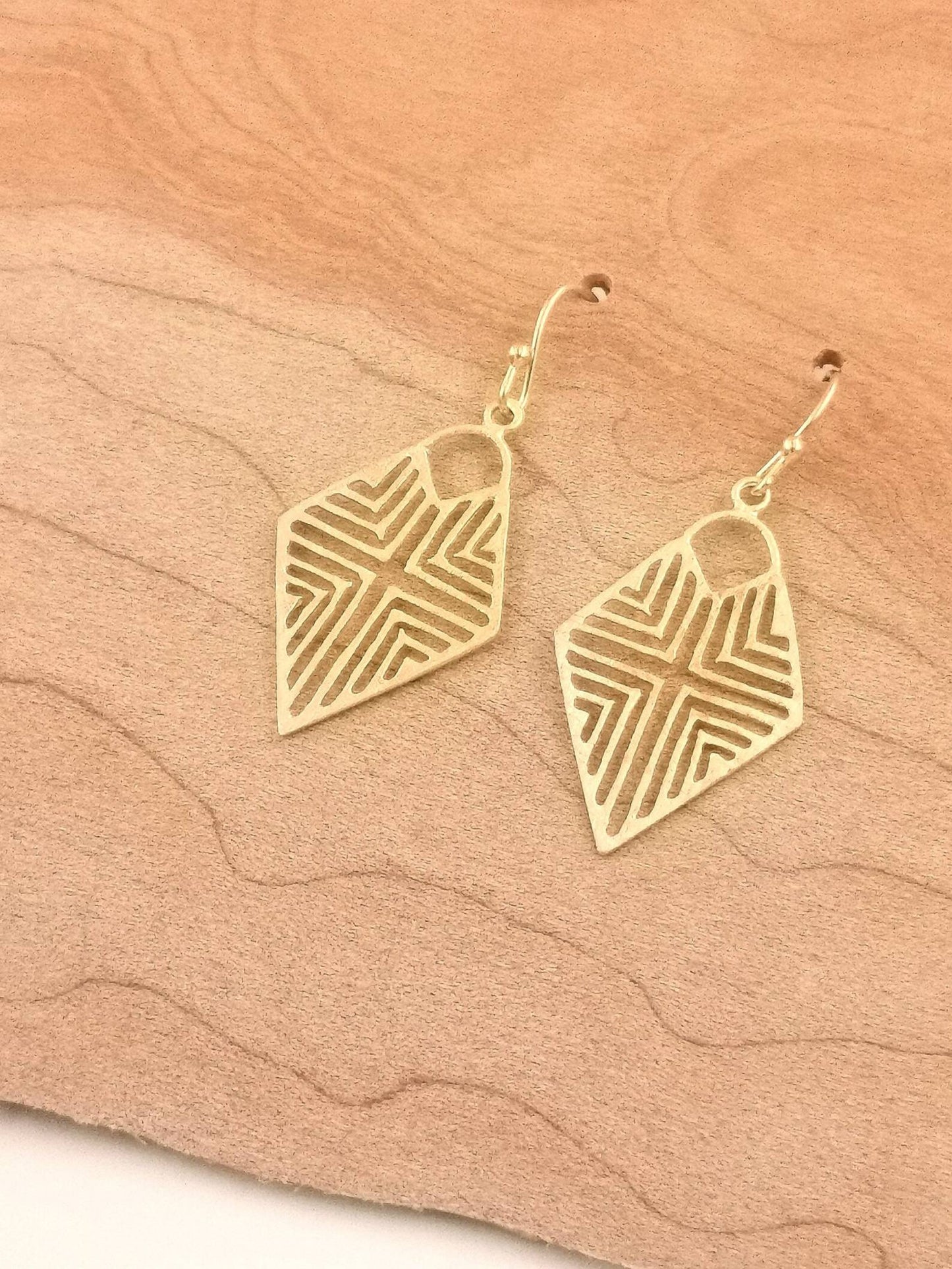 Aros Tribales con Diseño de Rombo Bañados en Oro 18K