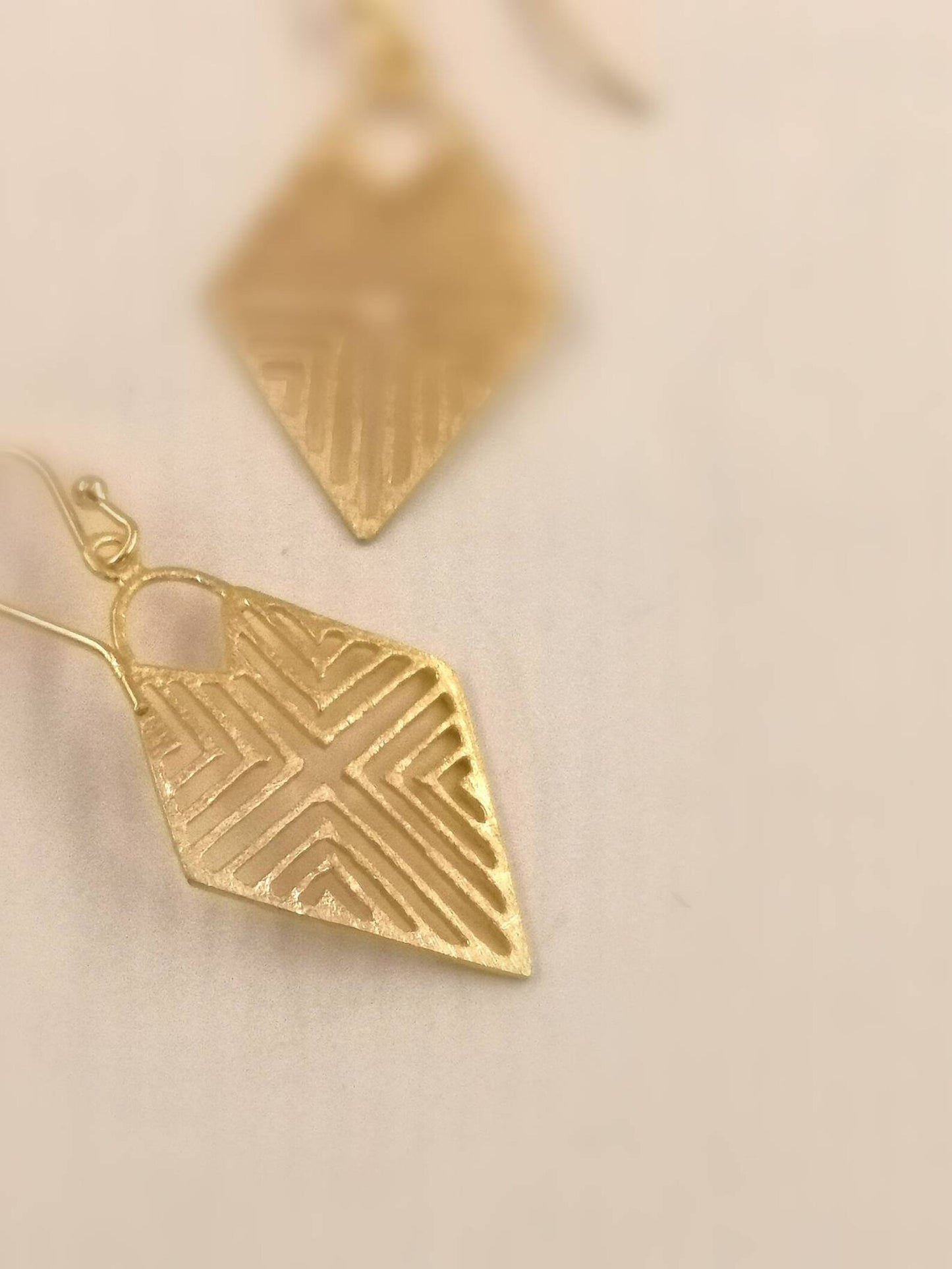 Aros Tribales con Diseño de Rombo Bañados en Oro 18K