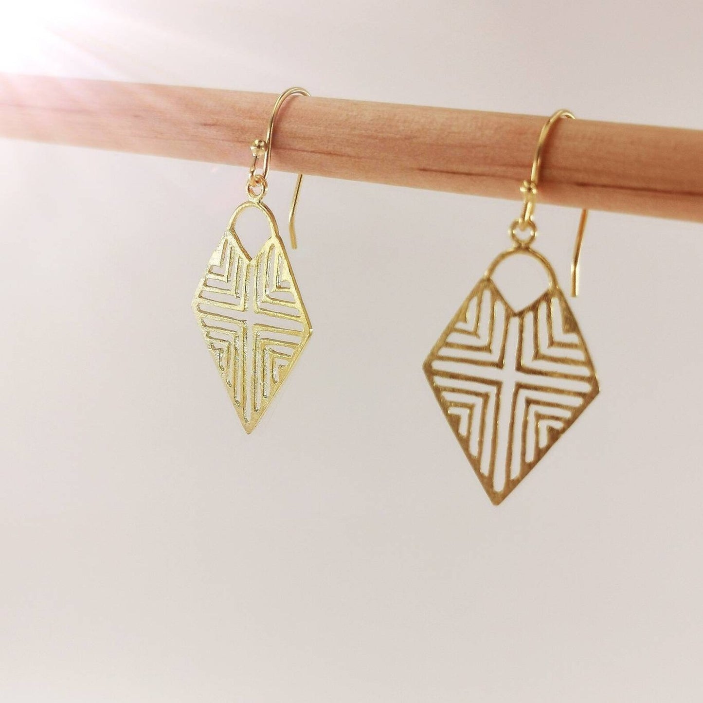 Aros Tribales con Diseño de Rombo Bañados en Oro 18K