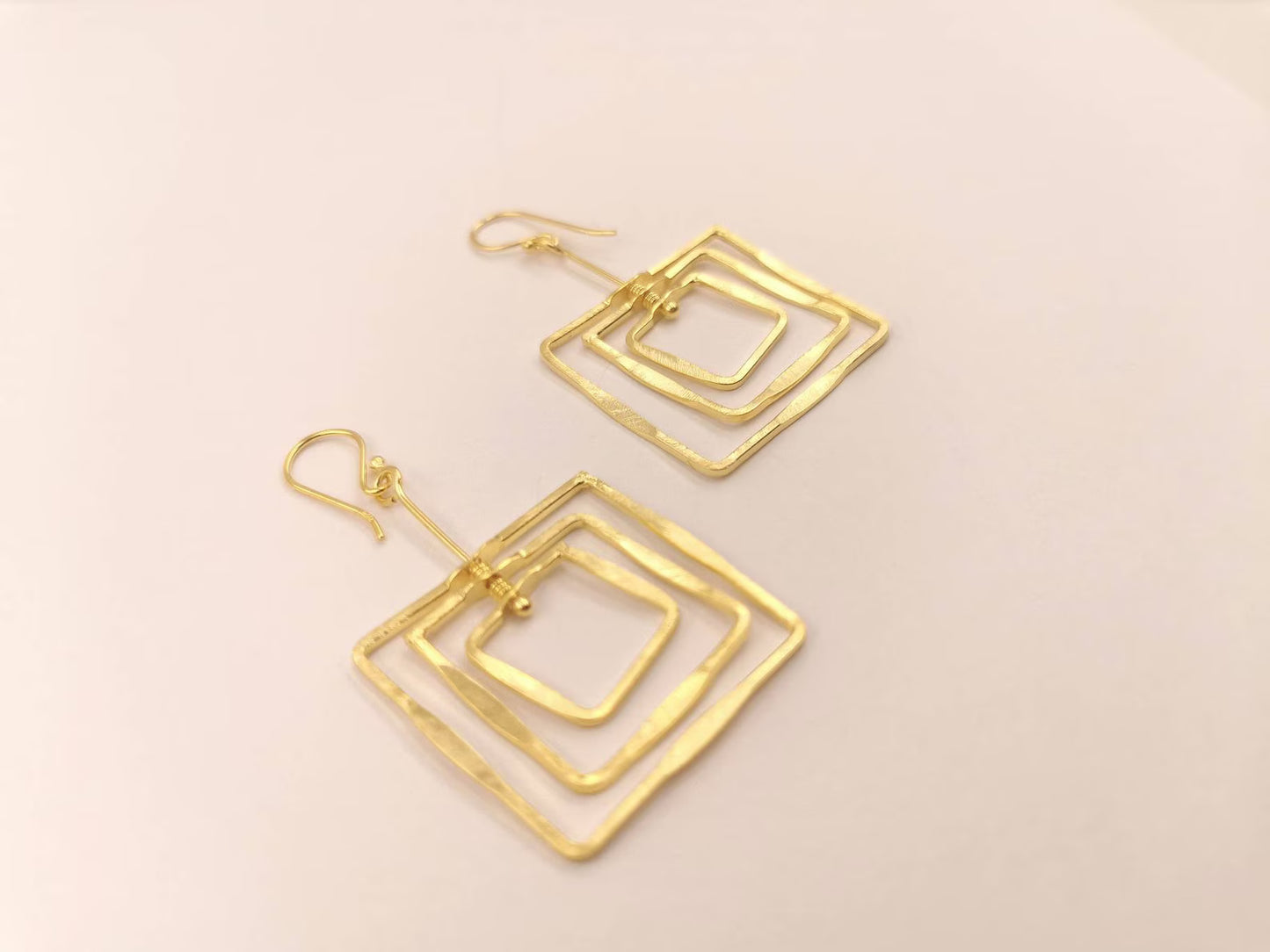 Aros Cuadrados Móviles en Plata 925 Bañados en Oro 18K – Hechos a Mano