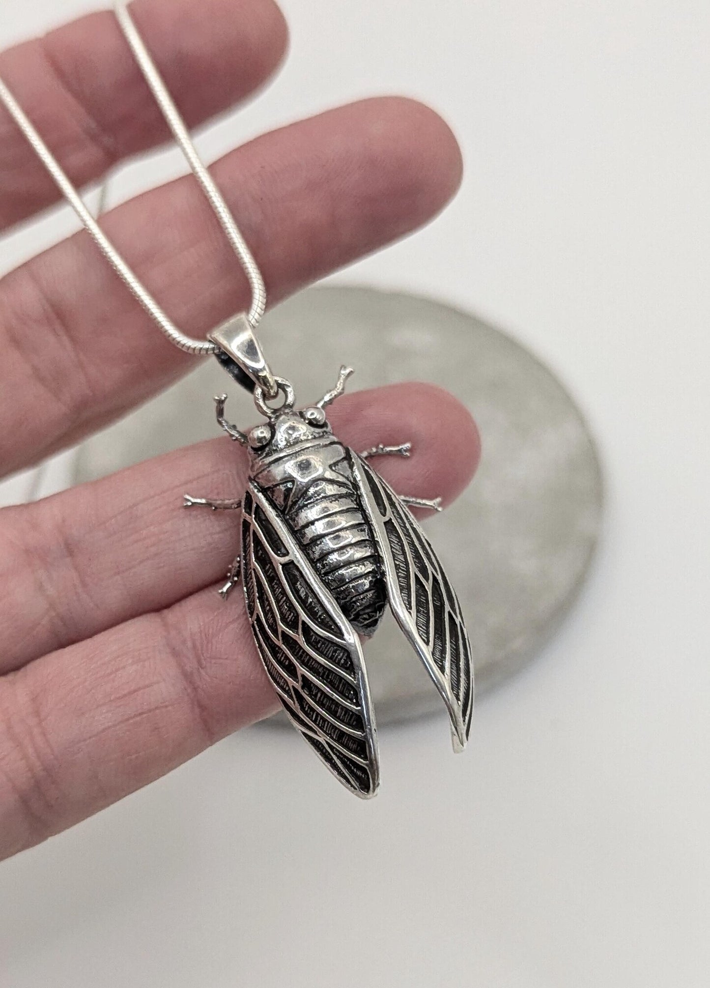 Colgante Cigarra en Plata 925 – Inspirado en la Naturaleza