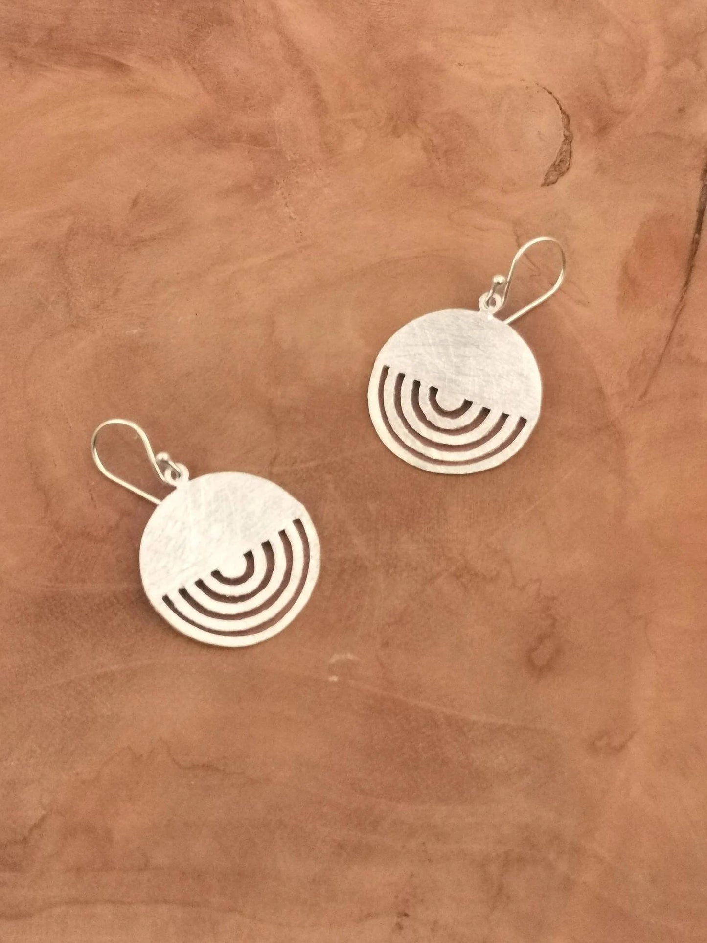 Aros Tribales Mandala de Plata 925 con Acabado Mate – Inspirados en Diseños Mapuche