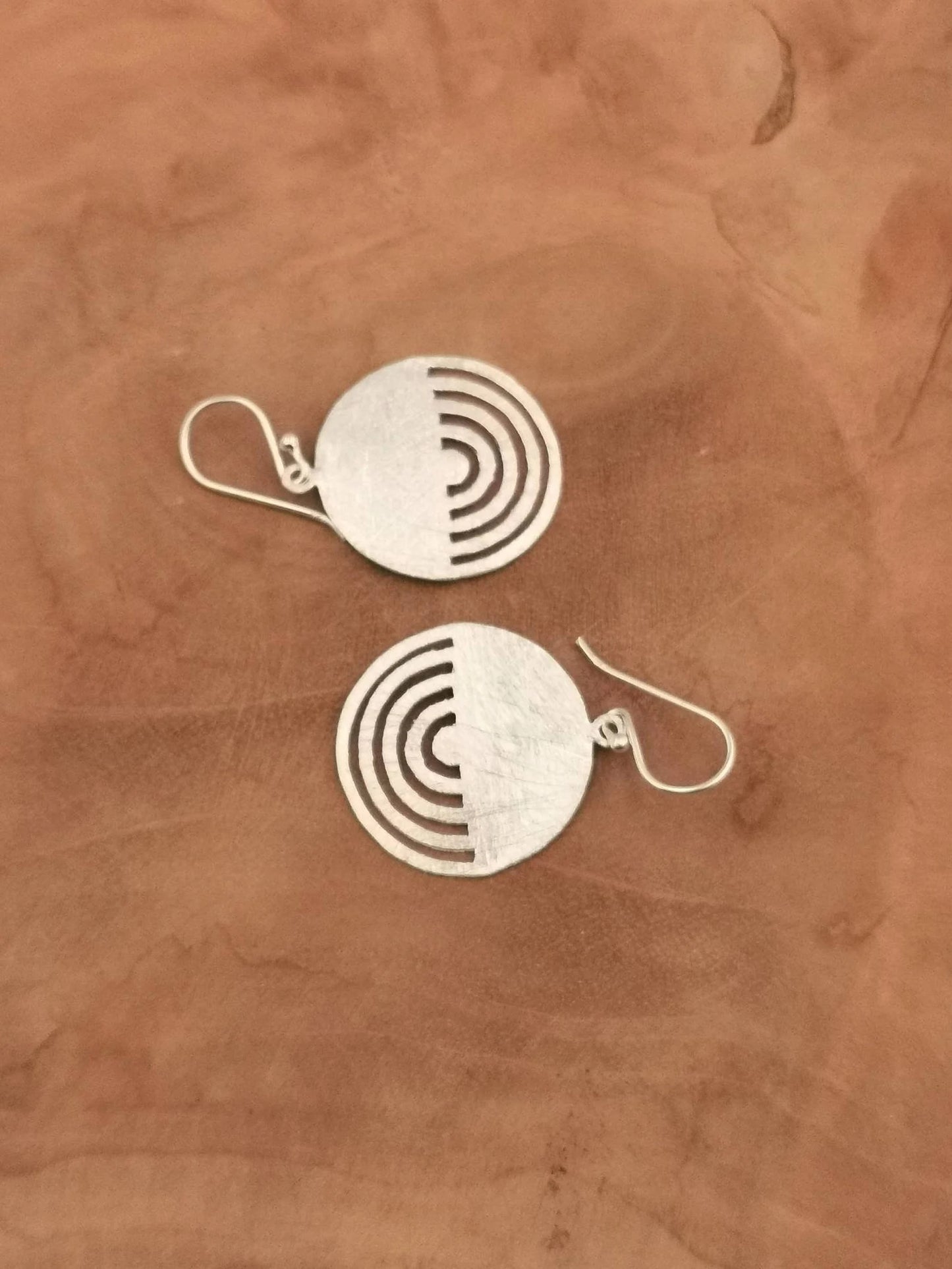 Aros Tribales Mandala de Plata 925 con Acabado Mate – Inspirados en Diseños Mapuche