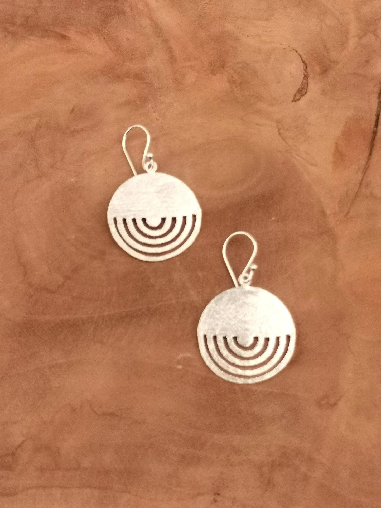 Aros Tribales Mandala de Plata 925 con Acabado Mate – Inspirados en Diseños Mapuche