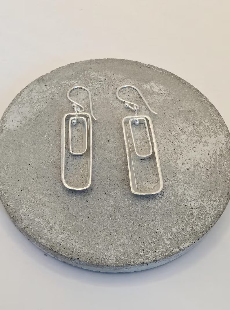 Aros Minimalistas de Plata 925 – Doble Rectángulo Móvil