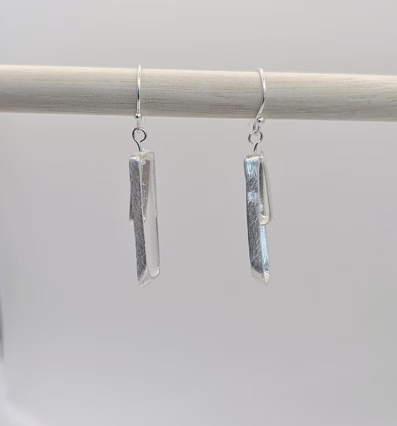 Aros Minimalistas de Plata 925 – Doble Rectángulo Móvil