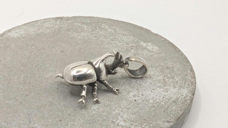 Colgante Escarabajo Rinoceronte en Plata 925