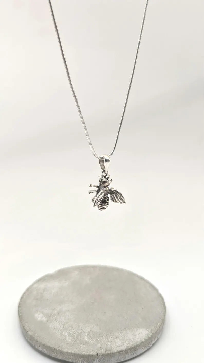 Colgante Abeja en Plata 925 – Detalle Realista