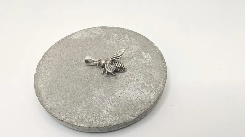Colgante Abeja en Plata 925 – Detalle Realista