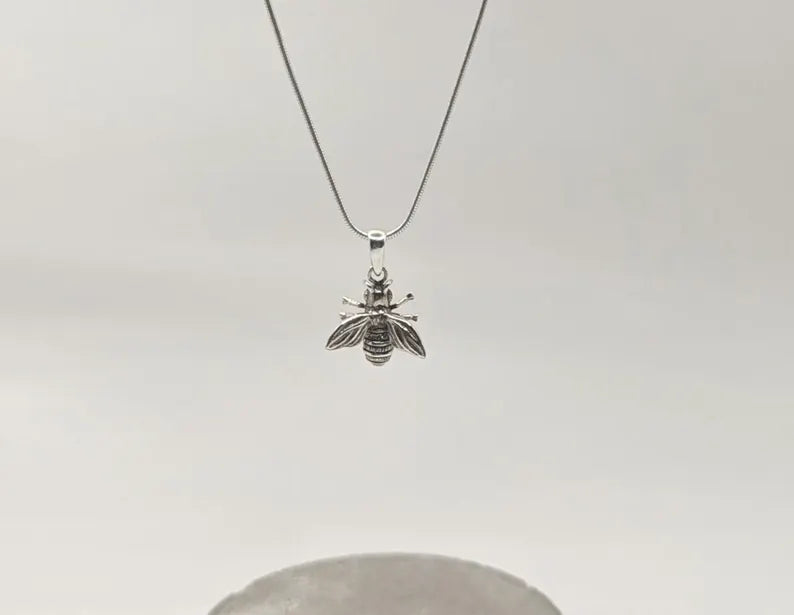 Colgante Abeja en Plata 925 – Detalle Realista