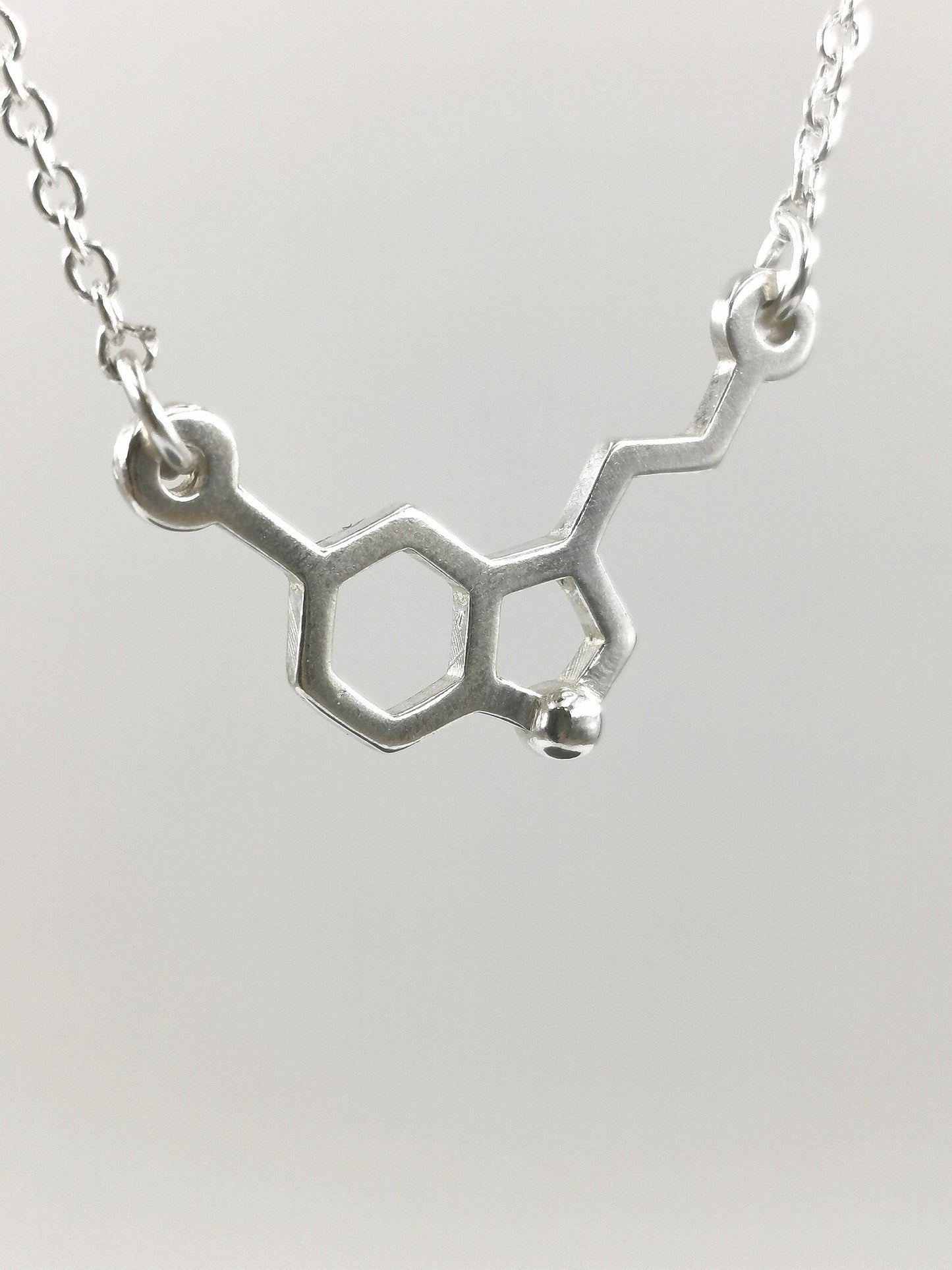 Collar Molécula de Serotonina en Plata 925
