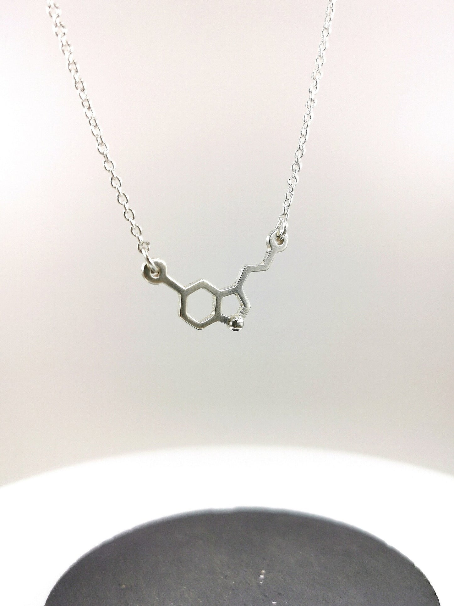 Collar Molécula de Serotonina en Plata 925