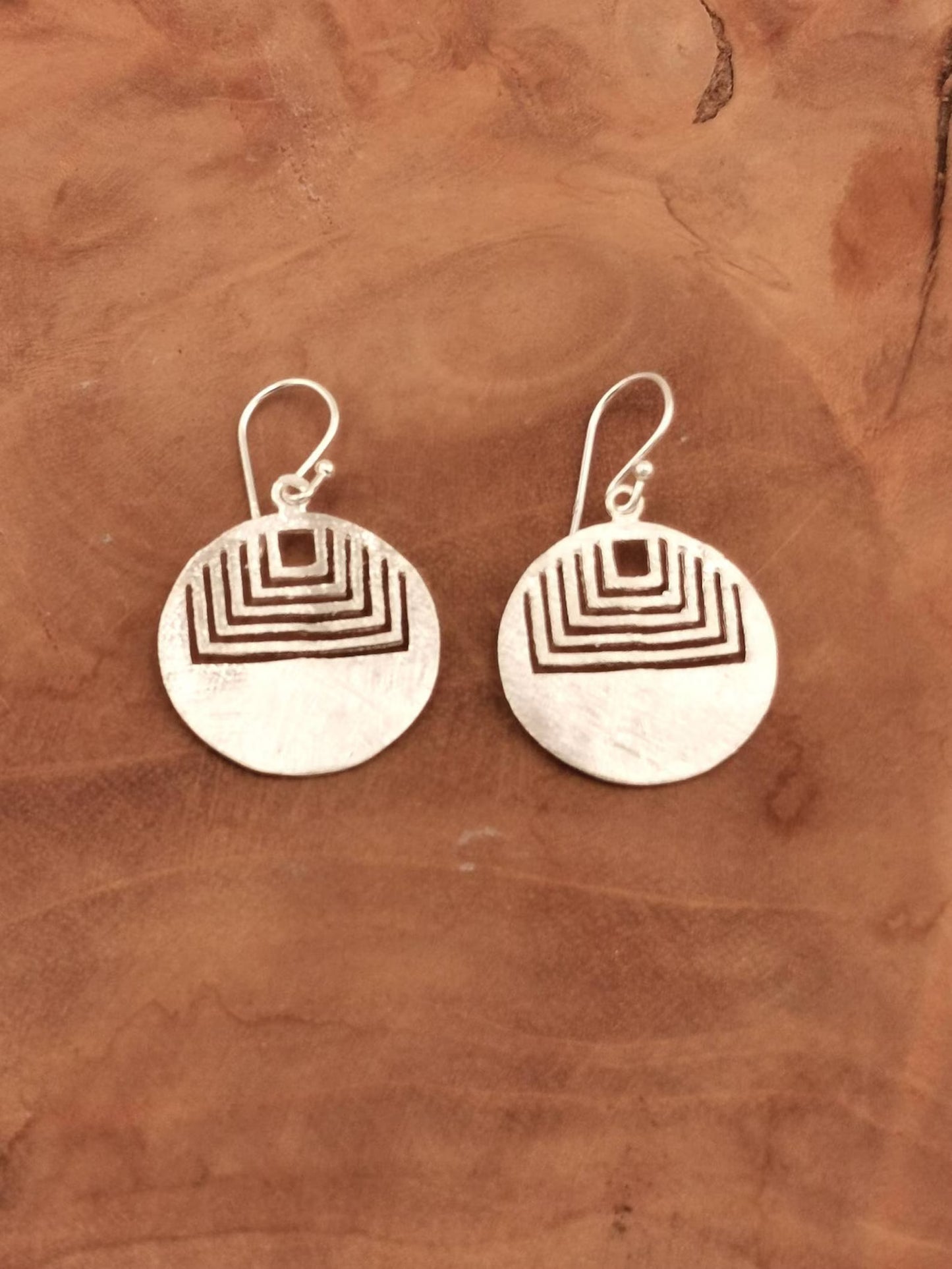 Aros Tribales en Plata 925 con Acabado Mate – Inspirados en el Arte Mapuche
