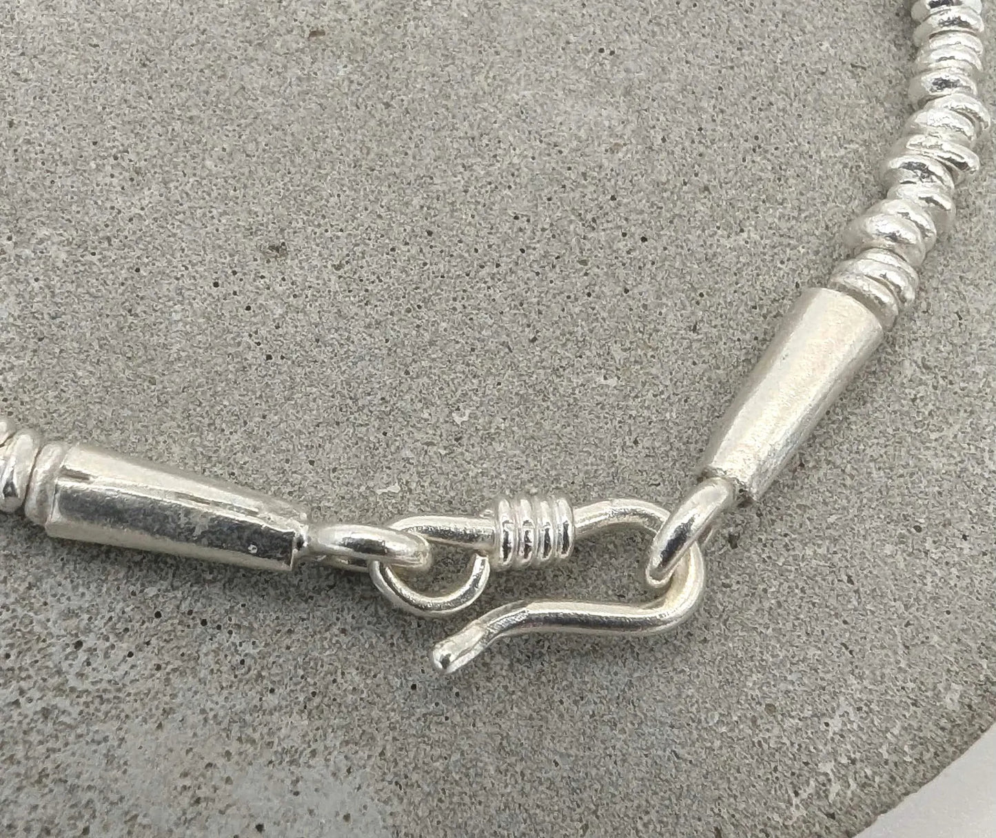 Pulsera de Cuentas en Plata Hill Tribe
