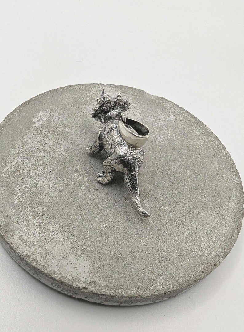 Colgante Triceratops en Plata 925 – Joyería Prehistórica