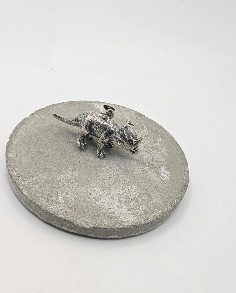 Colgante Triceratops en Plata 925 – Joyería Prehistórica