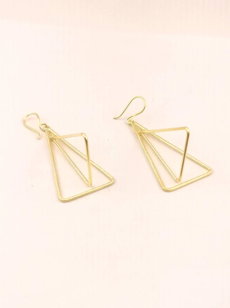 Aros Minimalistas de Doble Triángulo en Plata 925 Bañada en Oro de 18K
