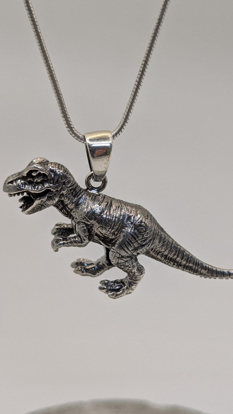 Colgante Dinosaurio T-Rex en Plata 925 – Joyería Prehistórica