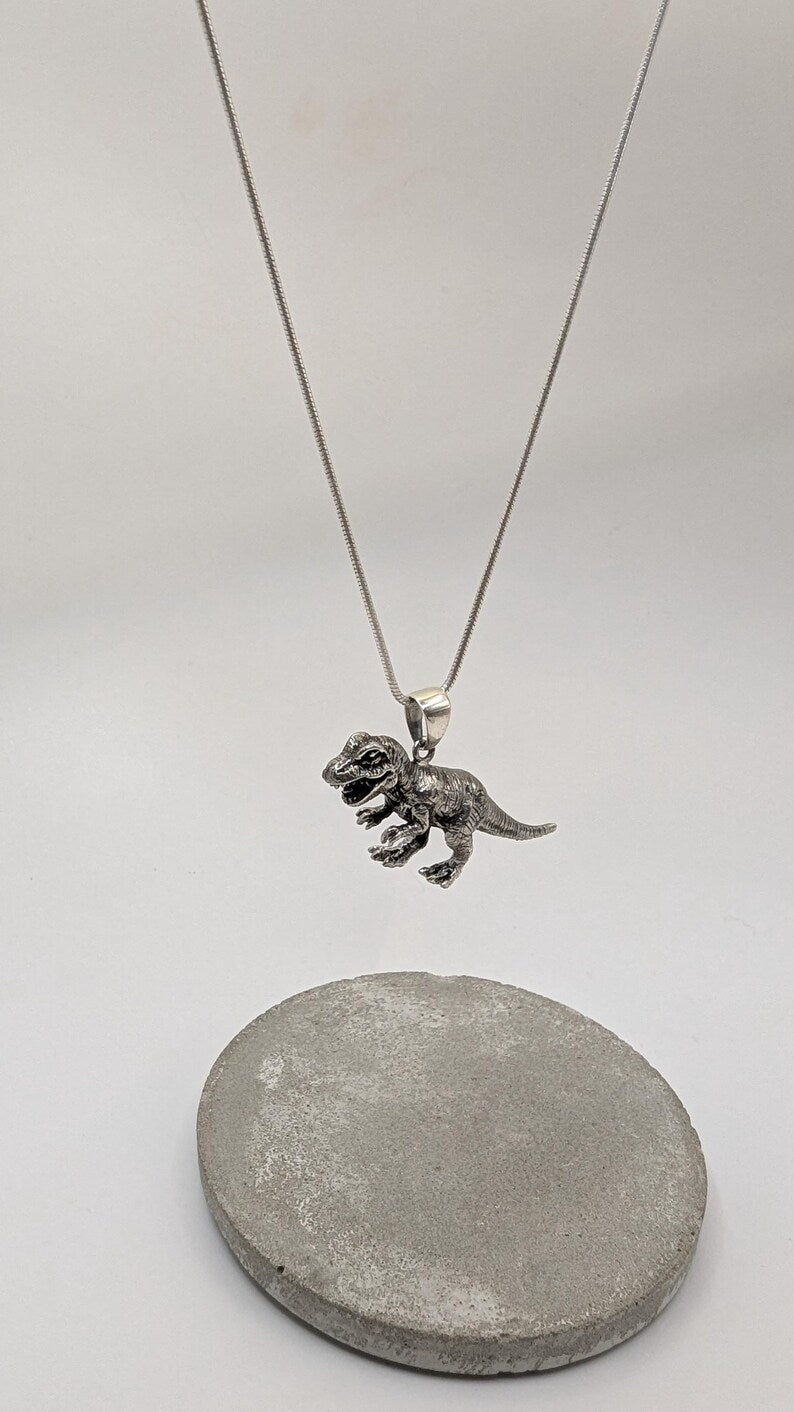 Colgante Dinosaurio T-Rex en Plata 925 – Joyería Prehistórica