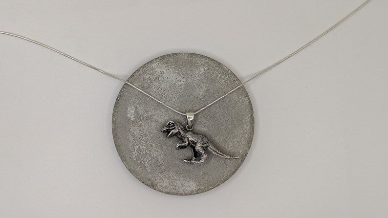 Colgante Dinosaurio T-Rex en Plata 925 – Joyería Prehistórica