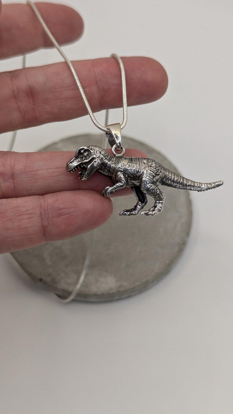 Colgante Dinosaurio T-Rex en Plata 925 – Joyería Prehistórica