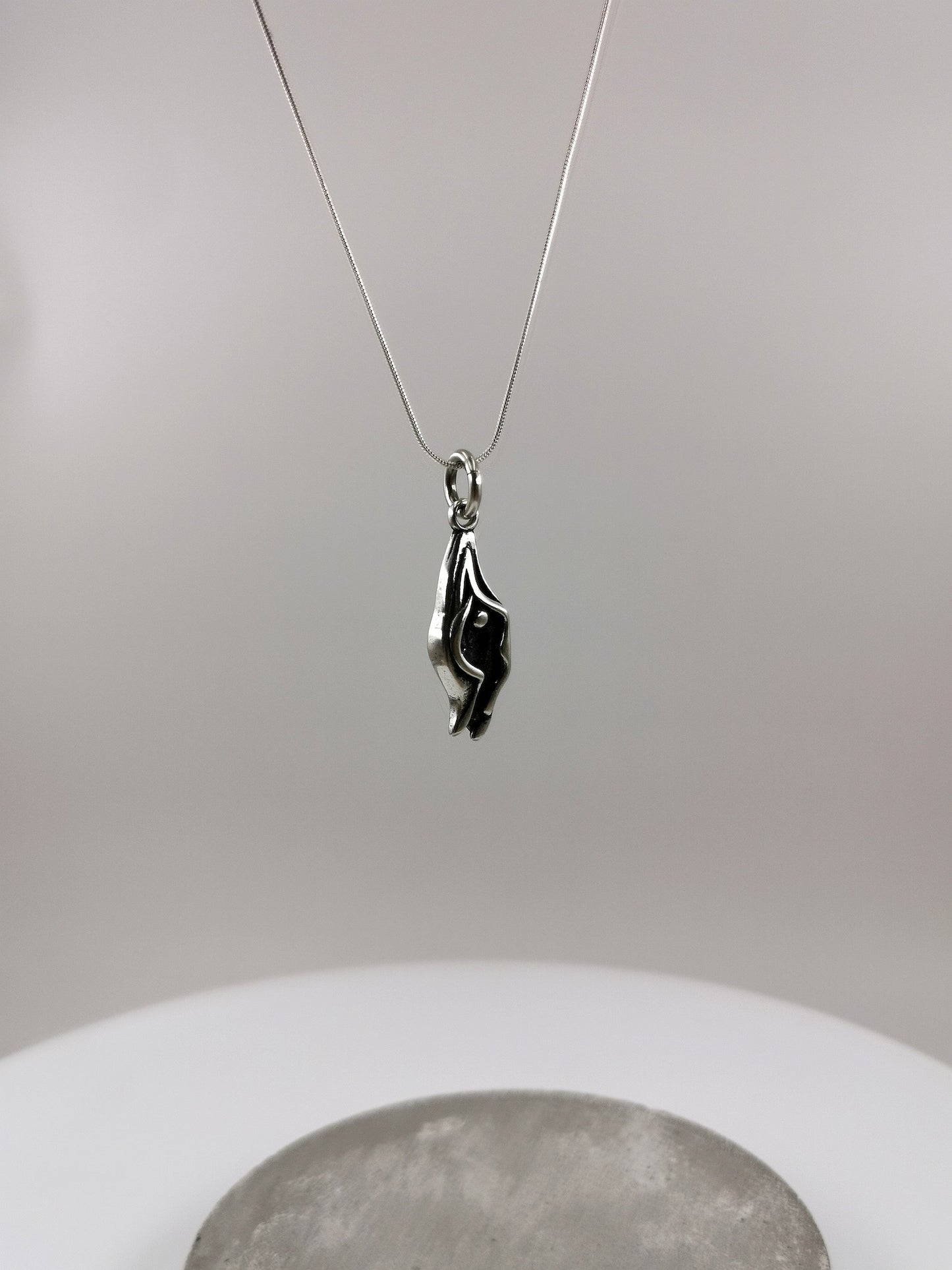 Colgante Vulva Detallado en Plata 925