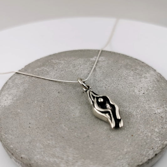 Colgante Vulva Detallado en Plata 925