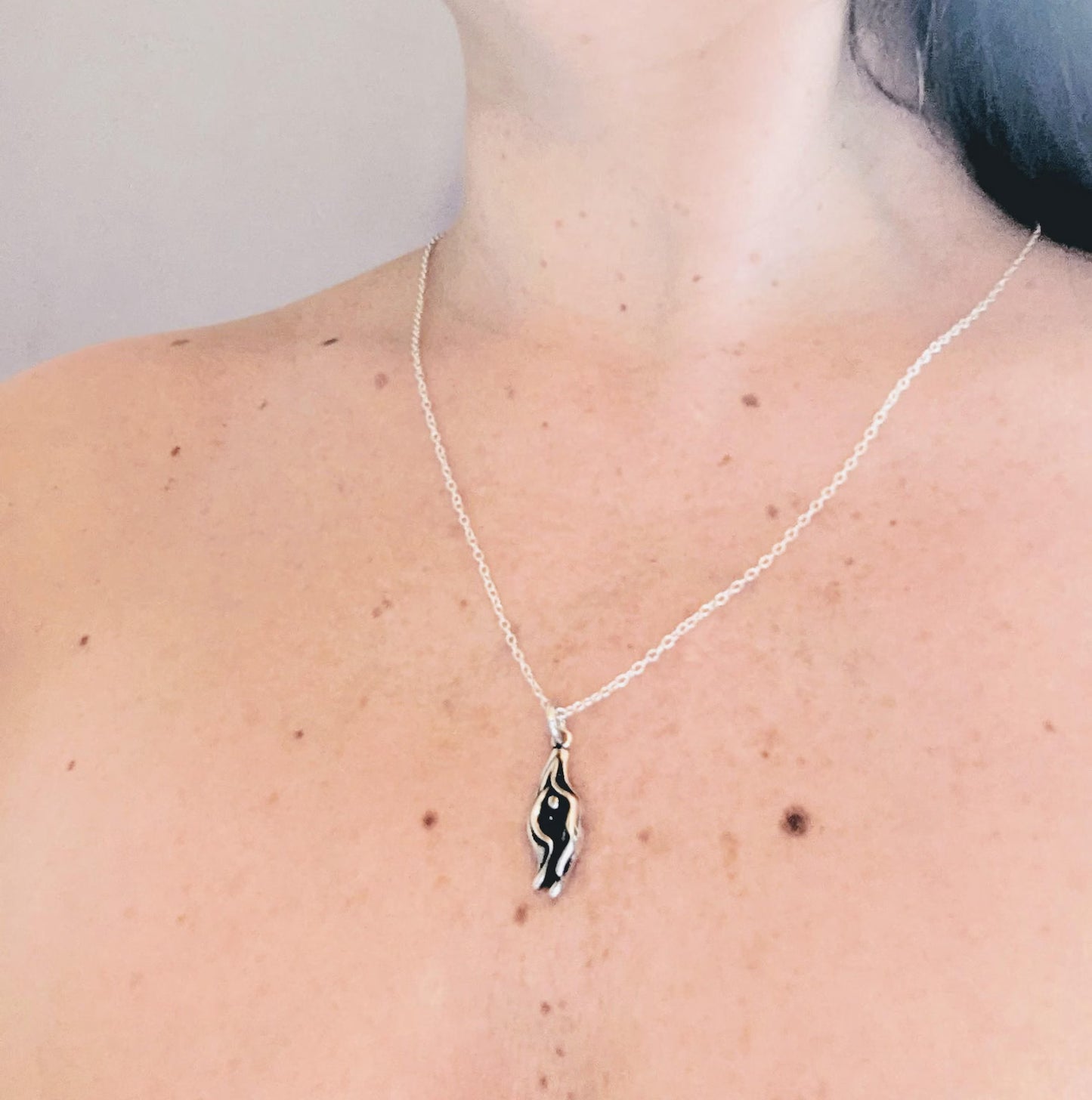Colgante Vulva Detallado en Plata 925