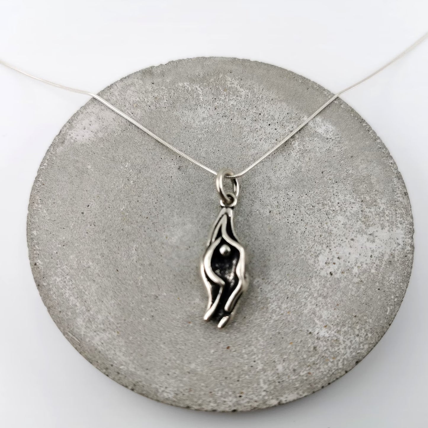 Colgante Vulva Detallado en Plata 925
