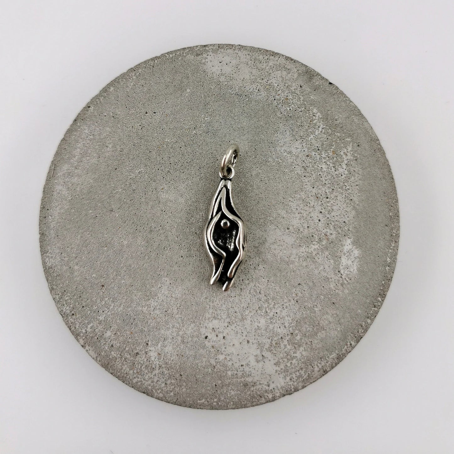 Colgante Vulva Detallado en Plata 925